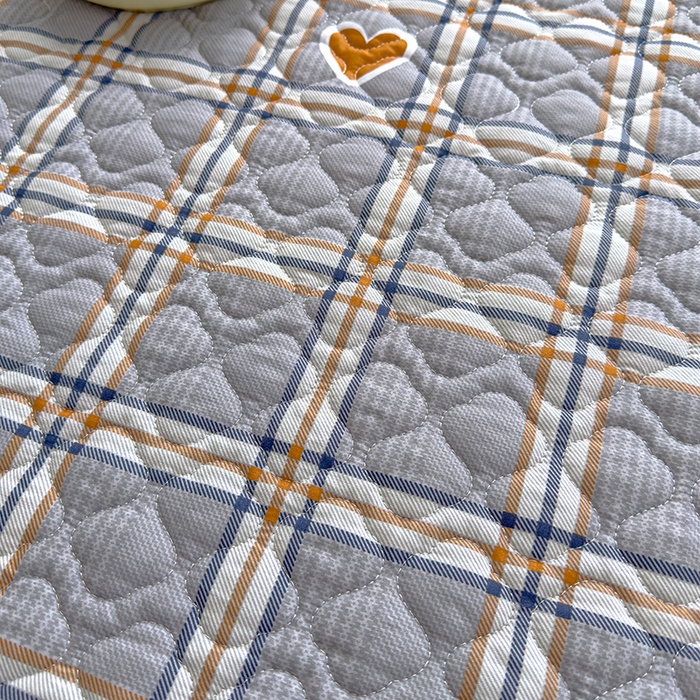 91家纺网 家纺一手货源 找家纺 冬然 2023新款全棉床盖纯棉床盖夹棉床单全棉床单纯棉床单爱心格灰