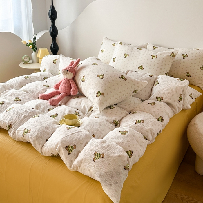 91家纺网 家纺一手货源 找家纺 千朵 2024新款全棉双层纱四件套 毛衣熊绿