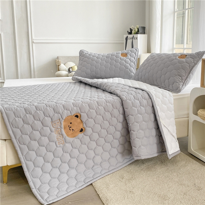 91家纺网 家纺一手货源 找家纺 恋绒家纺 A类刺绣款床褥学生软床垫子床护垫软垫（图1）可爱熊-浅灰