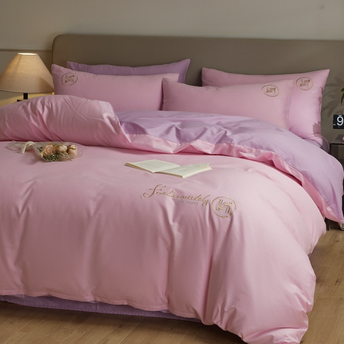 91家纺网 家纺一手货源 找家纺 梵克保罗 2024新款全棉轻奢纯色双拼刺绣四件套 粉紫霏