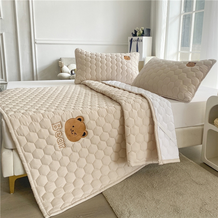 91家纺网 家纺一手货源 找家纺 恋绒家纺 A类刺绣款床褥学生软床垫子床护垫软垫（图1） 可爱熊-浅驼