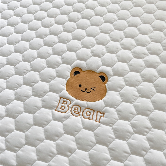 91家纺网 家纺一手货源 找家纺 恋绒家纺 A类刺绣款床褥学生软床垫子床护垫软垫（图1） 可爱熊-白色