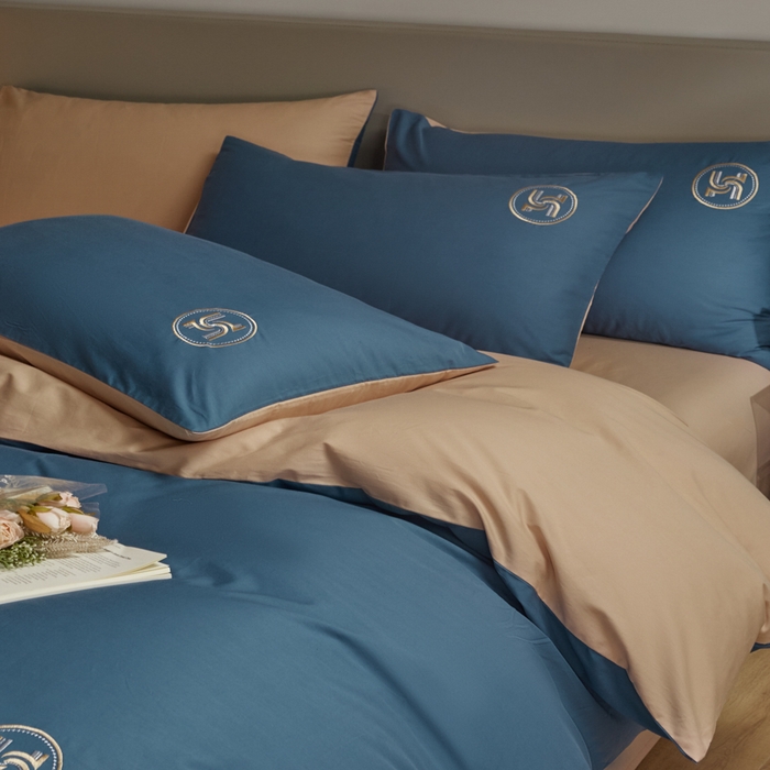 91家纺网 家纺一手货源 找家纺 梵克保罗 2024新款全棉轻奢纯色双拼刺绣四件套 深蓝色