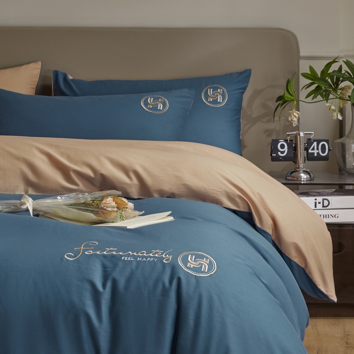 91家纺网 家纺一手货源 找家纺 梵克保罗 2024新款全棉轻奢纯色双拼刺绣四件套 深蓝色