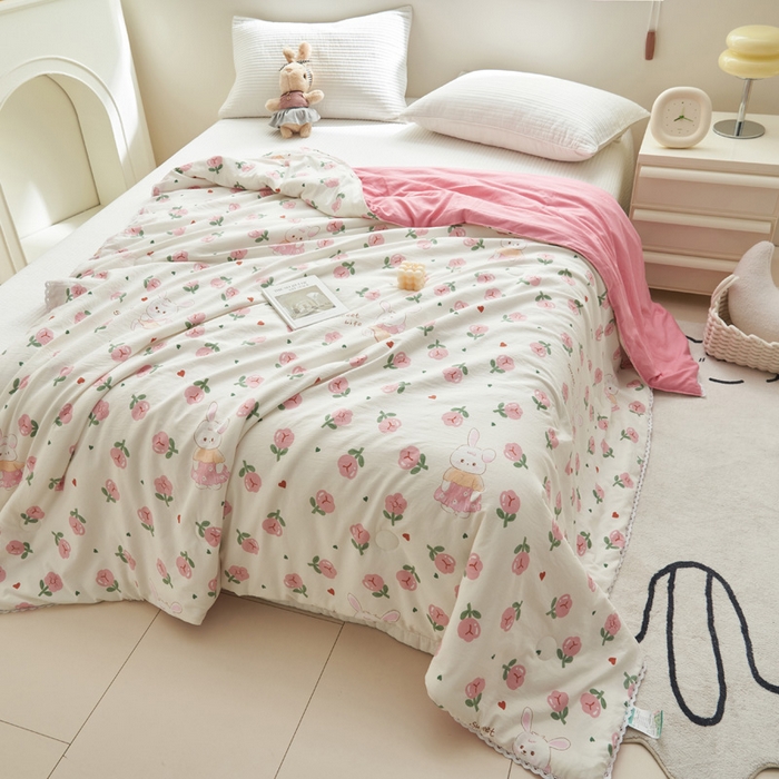 91家纺网 家纺一手货源 找家纺 畅销被业 2025新款水洗棉印花夏被夏凉被空调被 玫瑰小兔