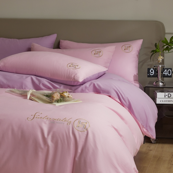 91家纺网 家纺一手货源 找家纺 梵克保罗 2024新款全棉轻奢纯色双拼刺绣四件套 粉紫霏