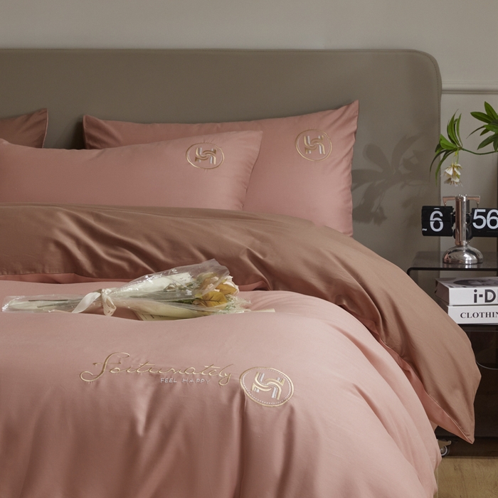 91家纺网 家纺一手货源 找家纺 （总）梵克保罗 2024新款全棉轻奢纯色双拼刺绣四件套