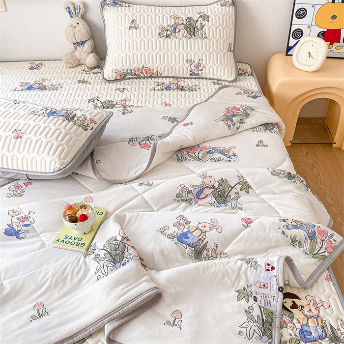 91家纺网 家纺一手货源 找家纺 布卢姆床垫 2025新款A类凉感丝数码印花夏被凉席四件套 兔子先生