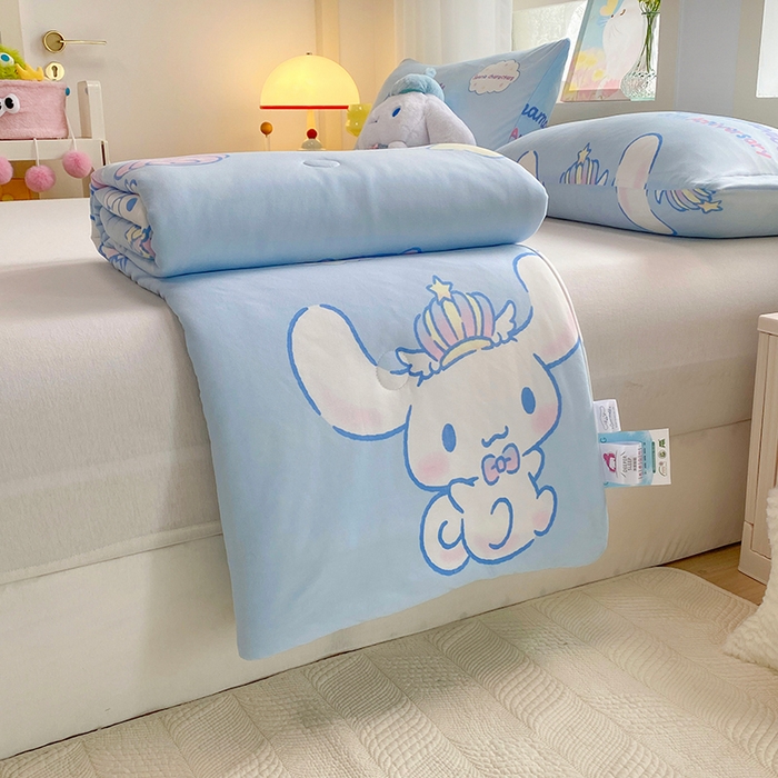 91家纺网 家纺一手货源 找家纺 DS-2025新款儿童卡通三丽鸥正版授权A类针织棉夏被系列 蓝色玉桂狗