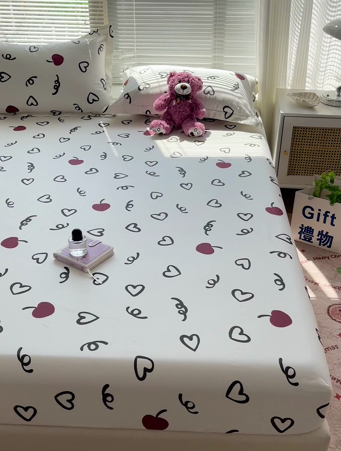 91家纺网 家纺一手货源 找家纺 大柏树 2025新款全棉13376印花四件套系列（可定制）-单床笠 比心-红