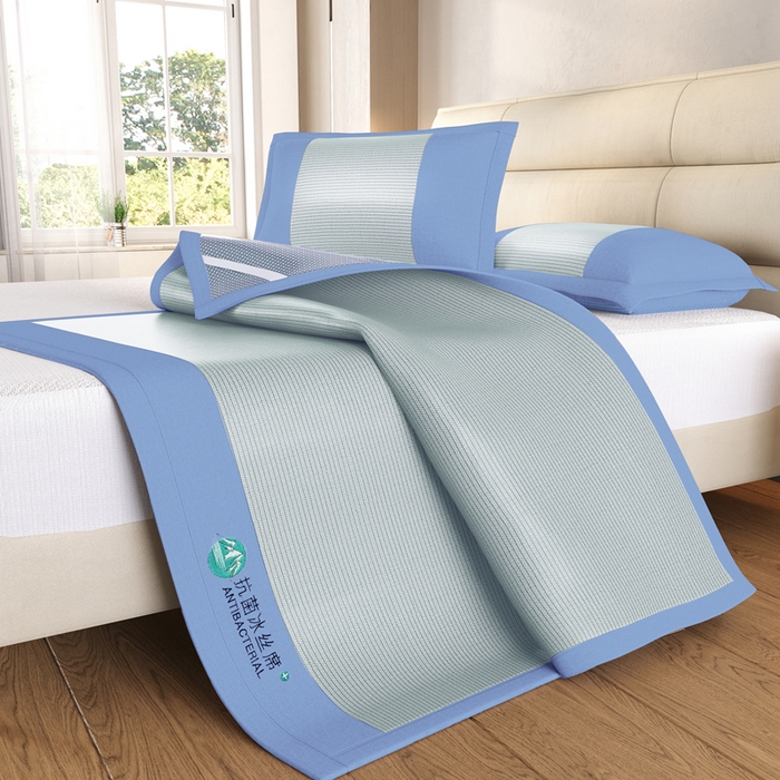 91家纺网 家纺一手货源 找家纺 爱宝被业 2025新款冰丝凉席刺绣款 蓝