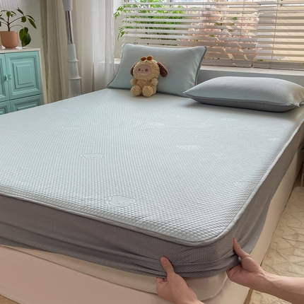 91家纺网 家纺一手货源 找家纺 (总) 源舍 2025热款新品冰豆豆提花小冰熊系列凉席高颜值凉豆豆软席床单款风格二