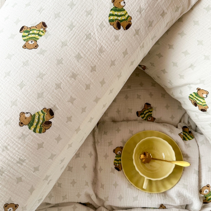 91家纺网 家纺一手货源 找家纺 千朵 2024新款全棉双层纱四件套 毛衣熊绿