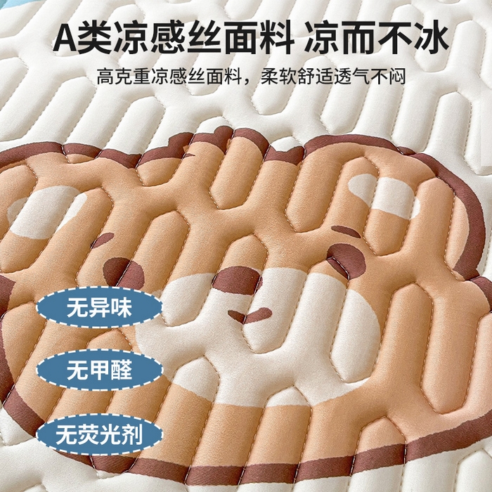 91家纺网 家纺一手货源 找家纺 布卢姆床垫 2025新款A类凉感丝数码印花小版乳胶凉席5mm 字母小熊