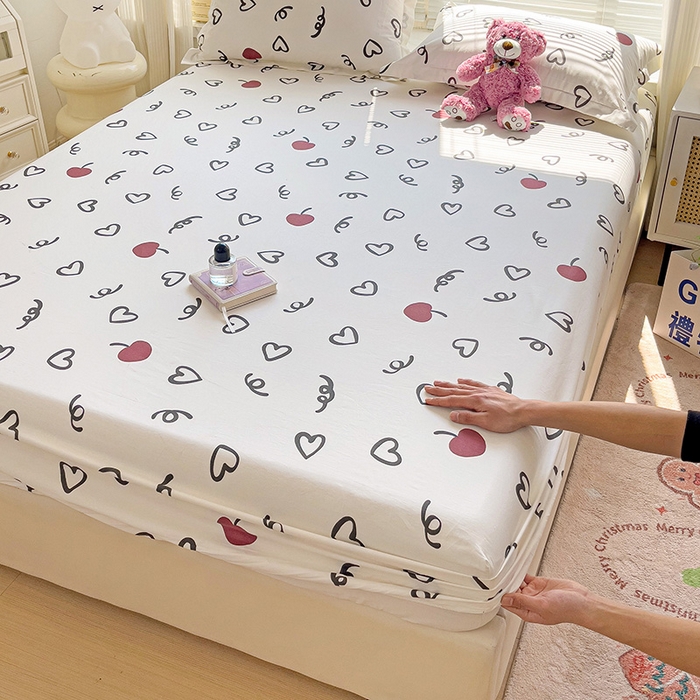 91家纺网 家纺一手货源 找家纺 大柏树 2025新款全棉13376印花四件套系列（可定制）-单床笠 比心-红