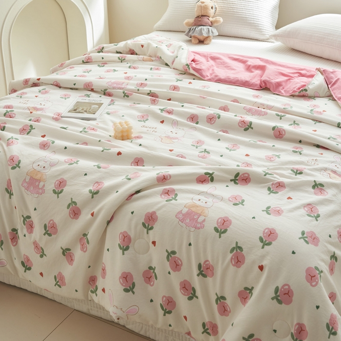 91家纺网 家纺一手货源 找家纺 畅销被业 2025新款水洗棉印花夏被夏凉被空调被 玫瑰小兔