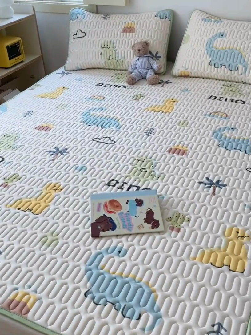 91家纺网 家纺一手货源 找家纺 布卢姆床垫 2025新款A类凉感丝数码印花小版乳胶凉席5mm 恐龙世界