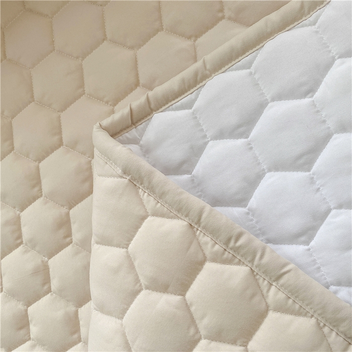 91家纺网 家纺一手货源 找家纺 恋绒家纺 A类刺绣款床褥学生软床垫子床护垫软垫（图1） 可爱熊-浅驼