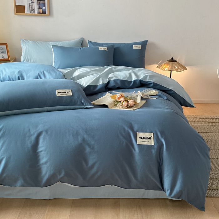 91家纺网 家纺一手货源 找家纺 芊寻家居 2024新款13372全棉纯色四件套无印良品风简约套件 宾利蓝-浅蓝