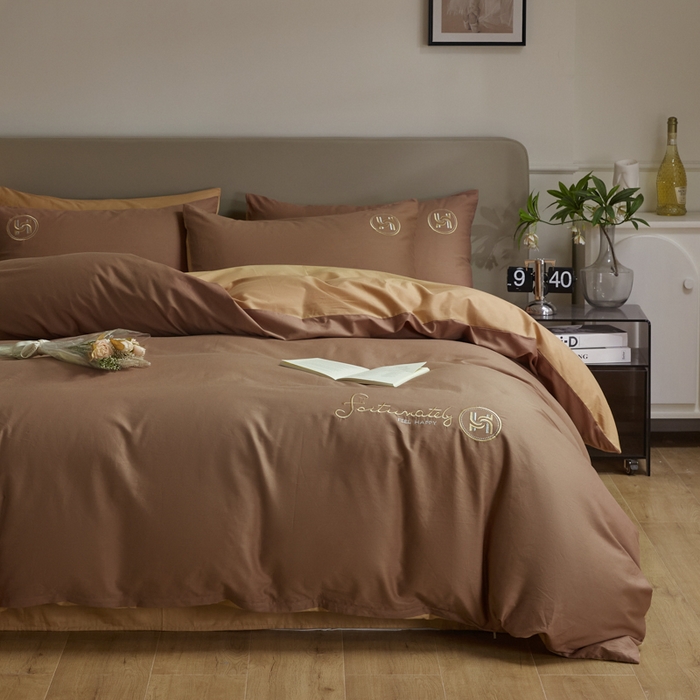 91家纺网 家纺一手货源 找家纺 梵克保罗 2024新款全棉轻奢纯色双拼刺绣四件套 咖色驼