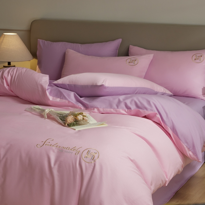 91家纺网 家纺一手货源 找家纺 梵克保罗 2024新款全棉轻奢纯色双拼刺绣四件套 粉紫霏