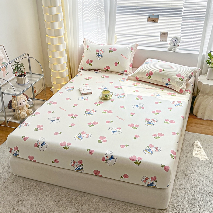 91家纺网 家纺一手货源 找家纺 涵宸家纺 2024新款全棉小清新印花单品套件--单床笠 床笠-花丛兔