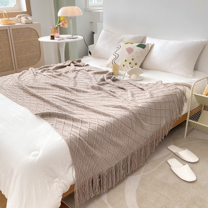 91家纺网 家纺一手货源 找家纺 （总）朴尔家纺-毛巾被 2024新款菱形格条纹流苏手工针织毯