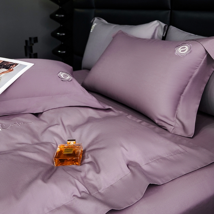 91家纺网 家纺一手货源 找家纺 榻尚家居 2024新款80S长绒棉纯色绣花系列四件套--静谧系列 静谧-紫