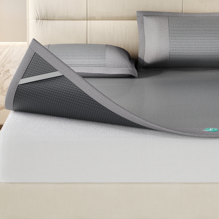 91家纺网 家纺一手货源 找家纺 爱宝被业 2025新款冰丝凉席刺绣款 灰色