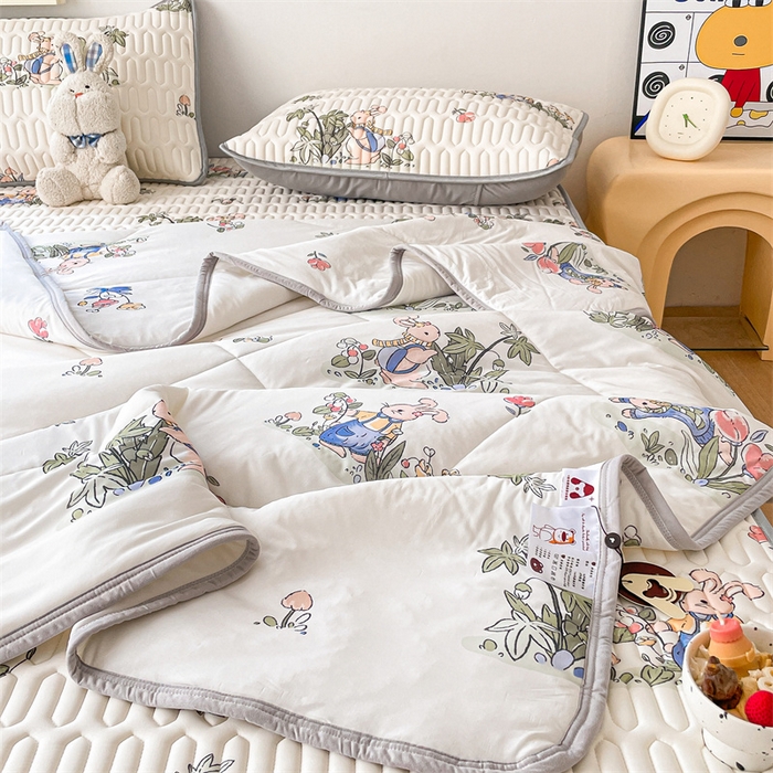 91家纺网 家纺一手货源 找家纺 布卢姆床垫 2025新款A类凉感丝数码印花夏被凉席四件套 兔子先生