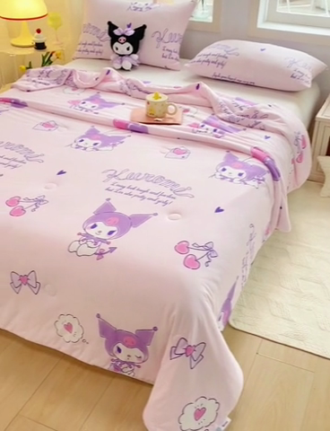 91家纺网 家纺一手货源 找家纺 DS-2025新款儿童卡通三丽鸥正版授权A类针织棉夏被系列 库洛米来信