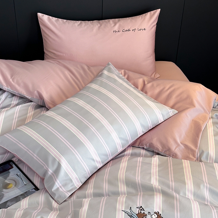 91家纺网 家纺一手货源 找家纺 赫帛 新款50s缎纹数码印花长绒棉四件套--丘比特 粉色