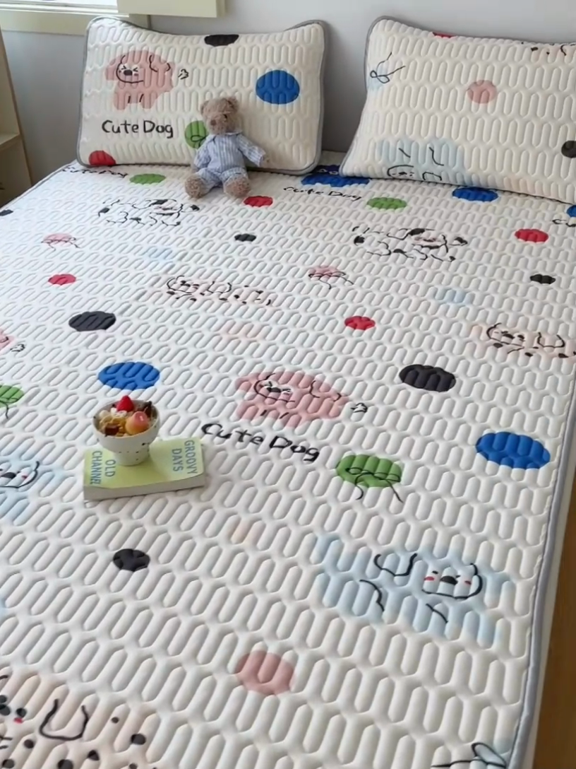 91家纺网 家纺一手货源 找家纺 布卢姆床垫 2025新款A类凉感丝数码印花小版乳胶凉席5mm cute小狗