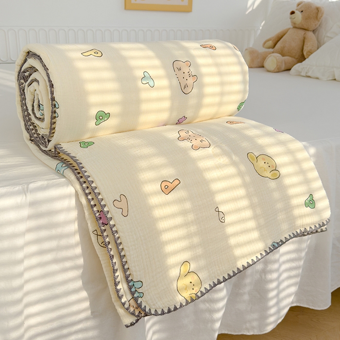 91家纺网 家纺一手货源 找家纺 芯恋 2025新款母婴级全棉皱皱纱儿童被双层纱夏被 萌趣字母