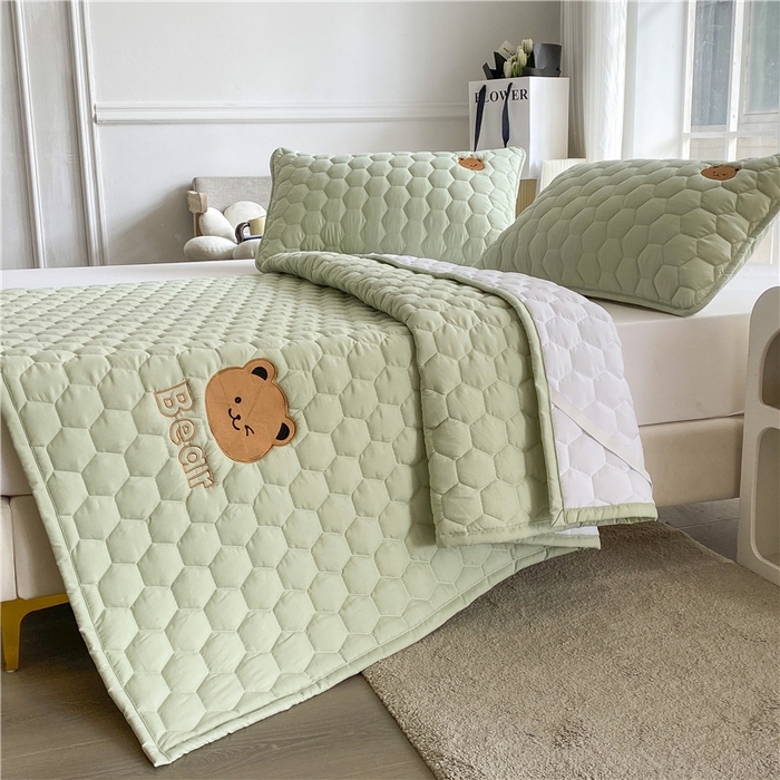 91家纺网 家纺一手货源 找家纺 恋绒家纺 A类刺绣款床褥学生软床垫子床护垫软垫（图1） 可爱熊-抹茶绿