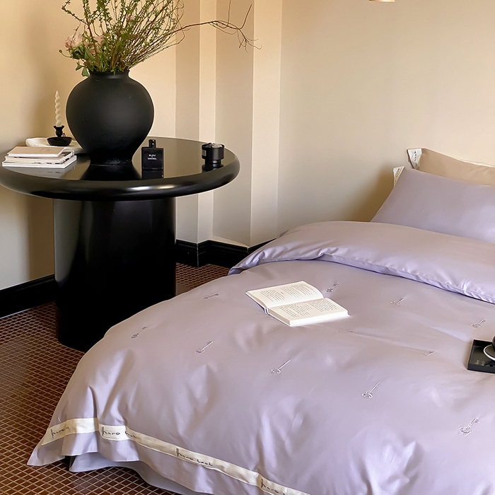 91家纺网 家纺一手货源 找家纺 赫帛 2024新款50s缎纹数码印花长绒棉四件套--钥匙系列 钥匙-浅紫色