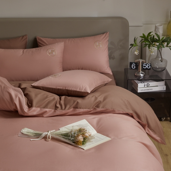 91家纺网 家纺一手货源 找家纺 （总）梵克保罗 2024新款全棉轻奢纯色双拼刺绣四件套