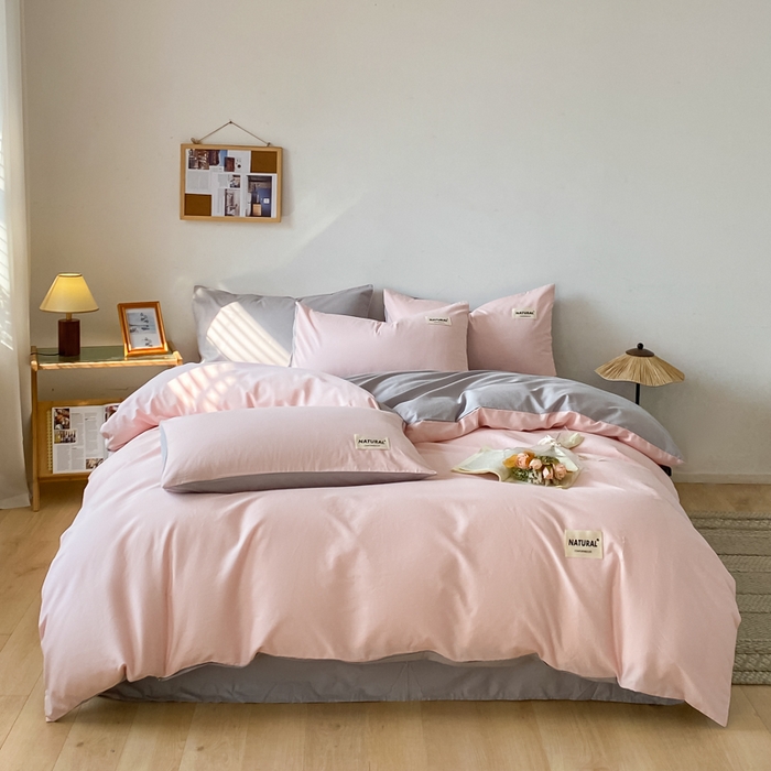 91家纺网 家纺一手货源 找家纺 芊寻家居 2024新款13372全棉纯色四件套无印良品风简约套件 奶油粉-浅灰