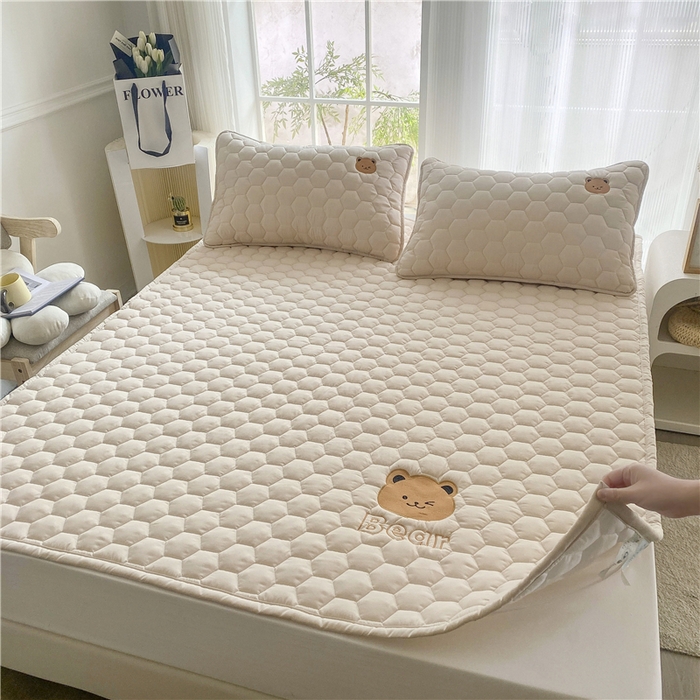 91家纺网 家纺一手货源 找家纺 恋绒家纺 A类刺绣款床褥学生软床垫子床护垫软垫（图1） 可爱熊-浅驼