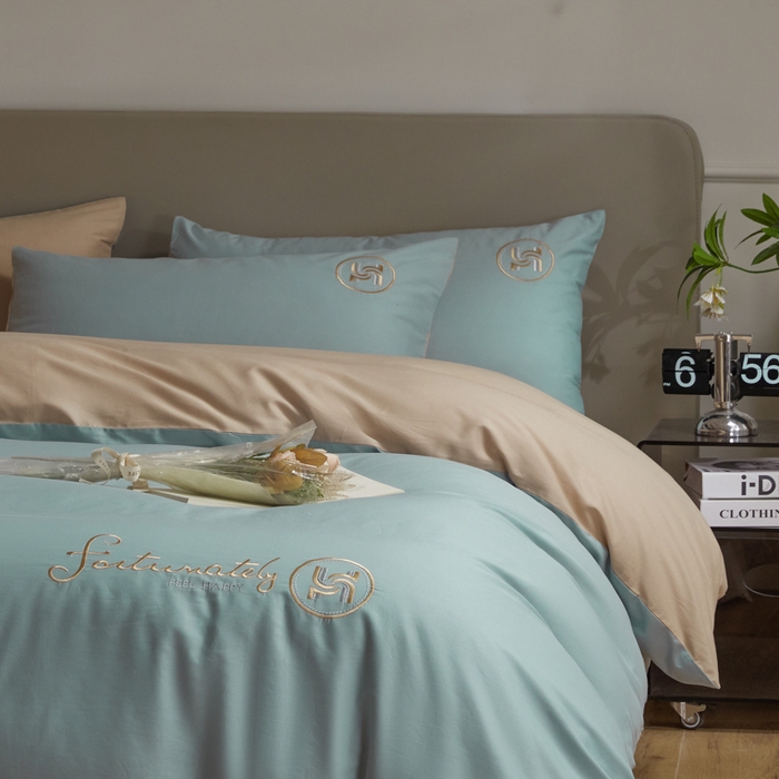 91家纺网 家纺一手货源 找家纺 梵克保罗 2024新款全棉轻奢纯色双拼刺绣四件套 繁星蓝