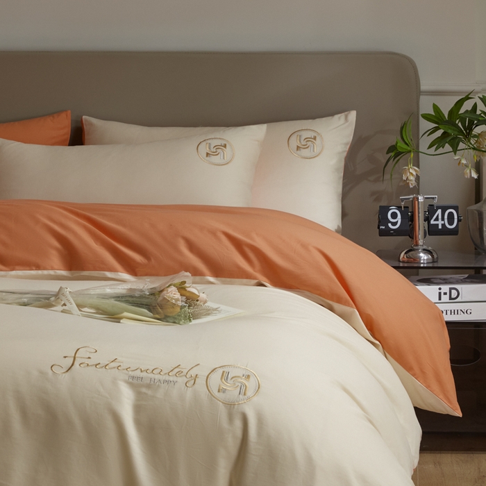 91家纺网 家纺一手货源 找家纺 梵克保罗 2024新款全棉轻奢纯色双拼刺绣四件套 米黄橙