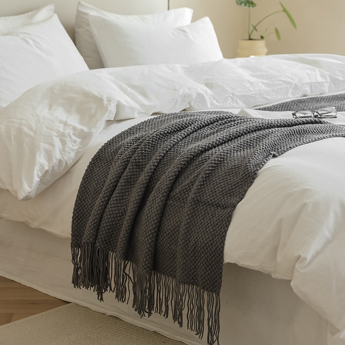 91家纺网 家纺一手货源 找家纺 朴尔家纺-毛巾被 2024年新款波波风流苏柔糯毯床尾毯沙发巾 波波流苏柔糯毯-碳灰