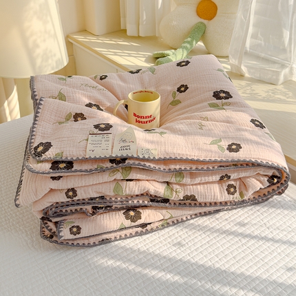 91家纺网 家纺一手货源 找家纺 芯恋 2025新款母婴级全棉皱皱纱双层纱夏被 花漾