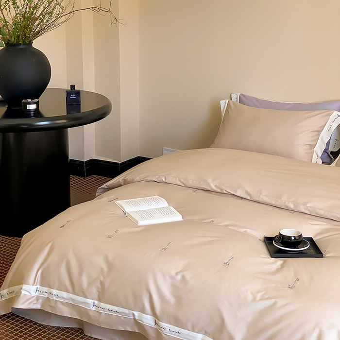 91家纺网 家纺一手货源 找家纺 赫帛 2024新款50s缎纹数码印花长绒棉四件套--钥匙系列 钥匙-浅咖色