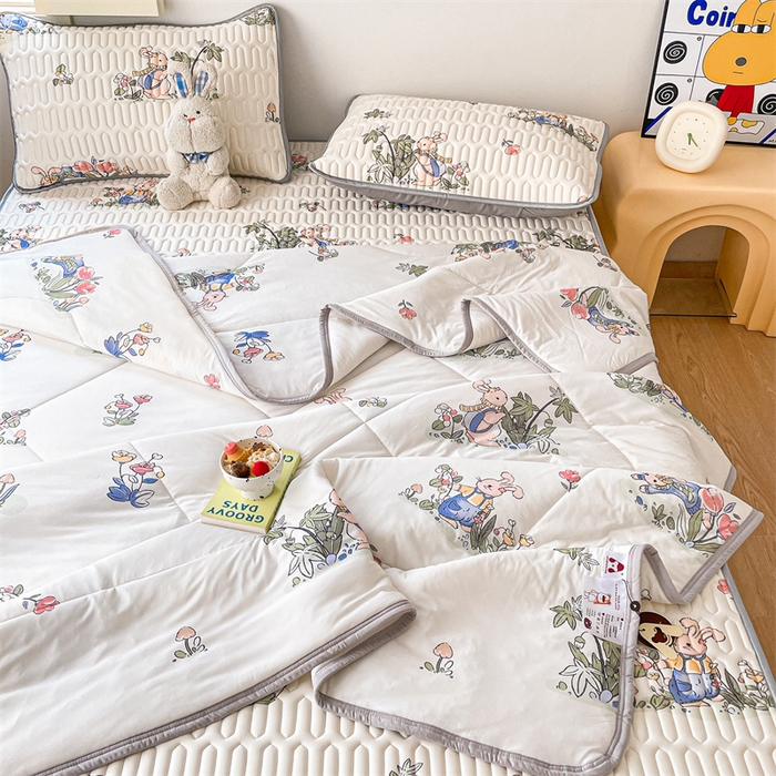 91家纺网 家纺一手货源 找家纺 布卢姆床垫 2025新款A类凉感丝数码印花夏被凉席四件套 兔子先生