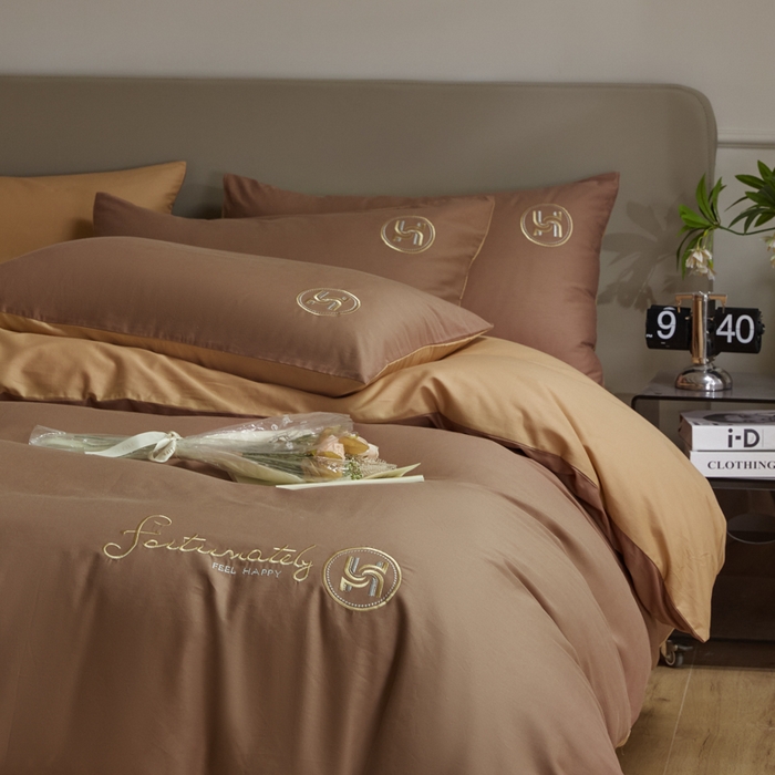 91家纺网 家纺一手货源 找家纺 梵克保罗 2024新款全棉轻奢纯色双拼刺绣四件套 咖色驼