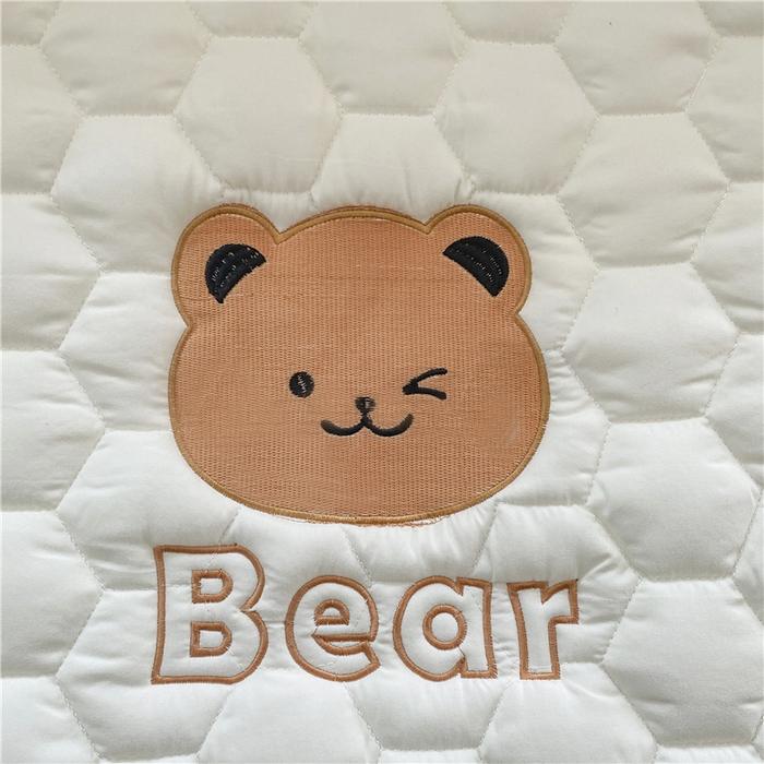 91家纺网 家纺一手货源 找家纺 恋绒家纺 A类刺绣款床褥学生软床垫子床护垫软垫（图1） 可爱熊-米白