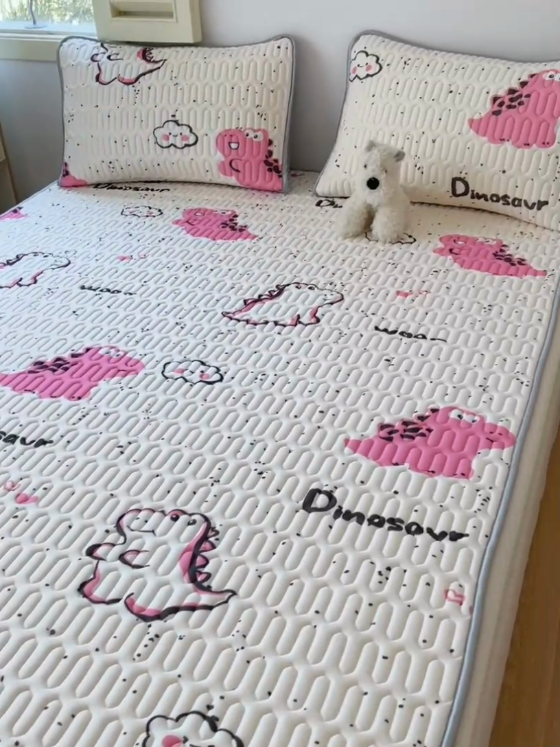 91家纺网 家纺一手货源 找家纺 布卢姆床垫 2025新款A类凉感丝数码印花小版乳胶凉席5mm 小恐龙