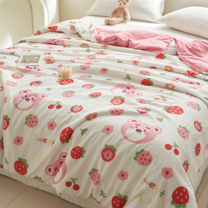 91家纺网 家纺一手货源 找家纺 畅销被业 2025新款水洗棉印花夏被夏凉被空调被 草莓蛋糕