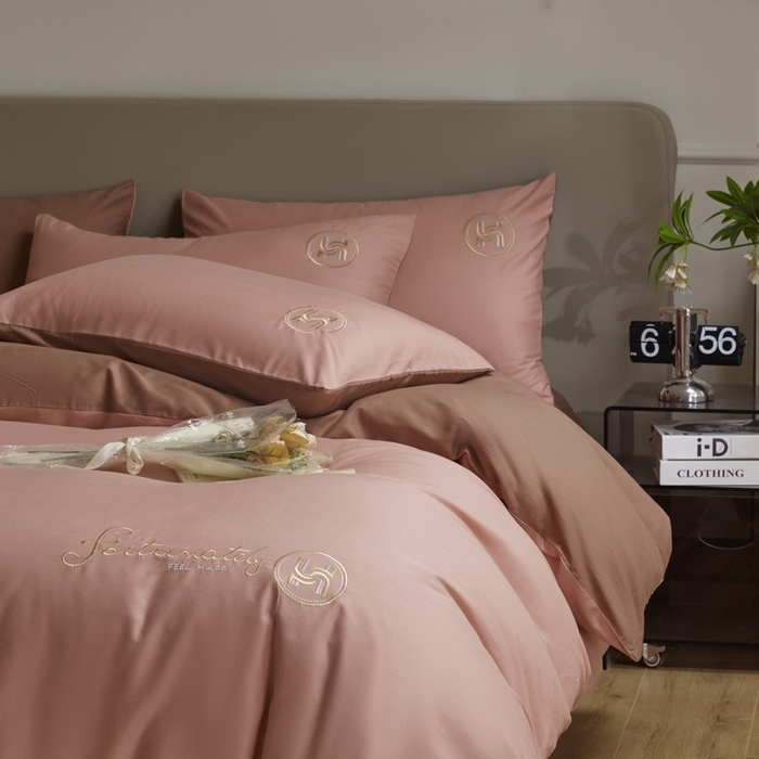 91家纺网 家纺一手货源 找家纺 （总）梵克保罗 2024新款全棉轻奢纯色双拼刺绣四件套